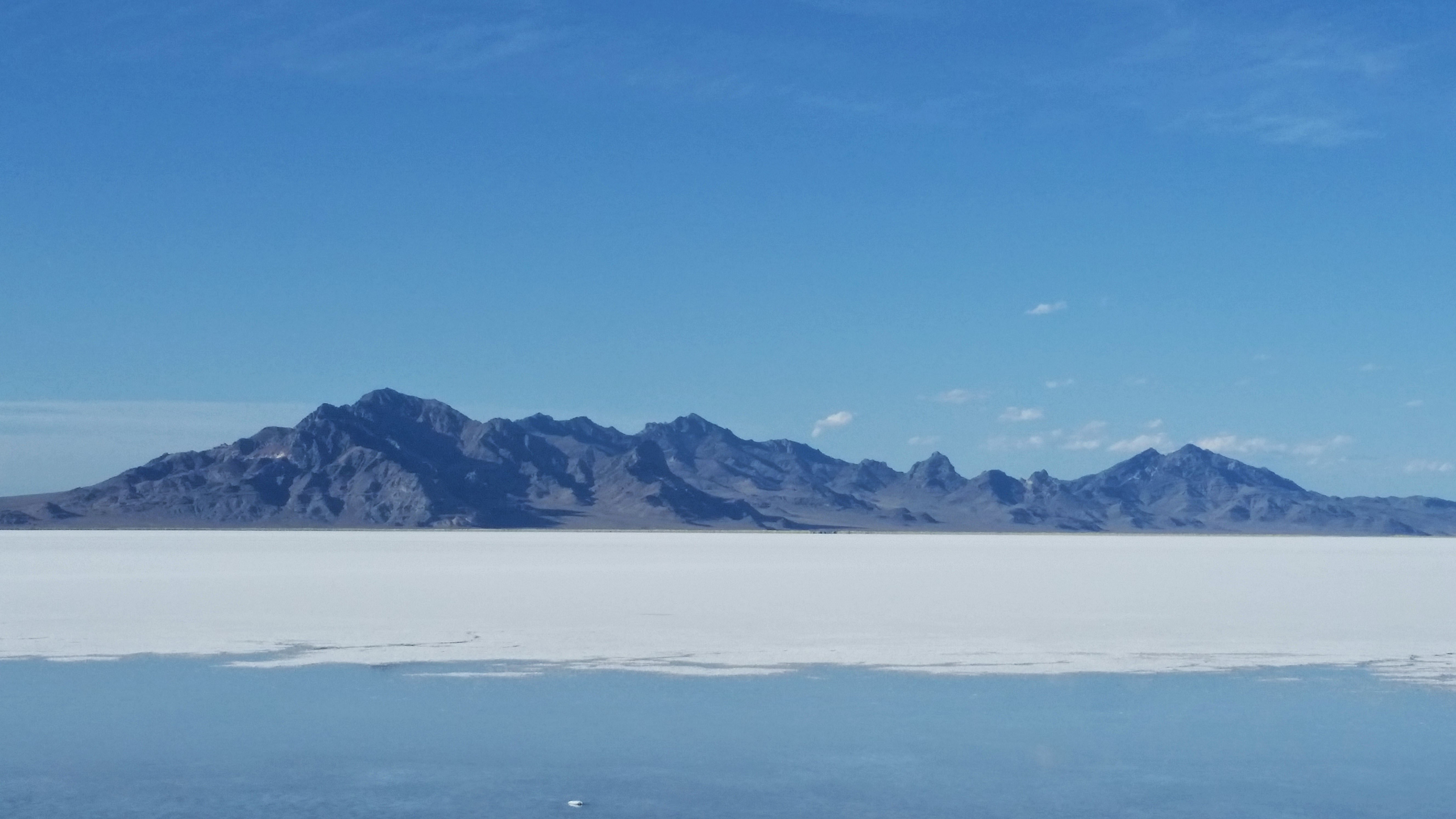pictures of the salt flats in utah